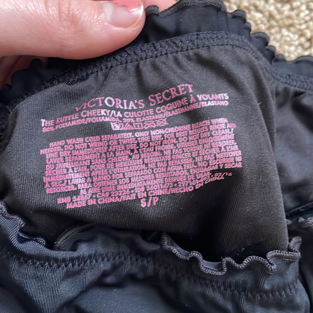 Victoria’s Secret ruched lettuce hem swim bottoms - Picture 3 of 3